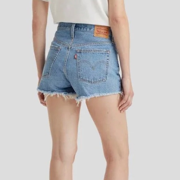 Levi’s 501 Light-wash Shorts - Picture 2 of 6